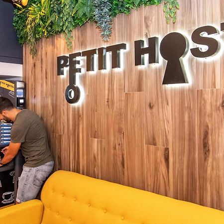 Petit Hostel La Latina (Adults Only) Мадрид Экстерьер фото