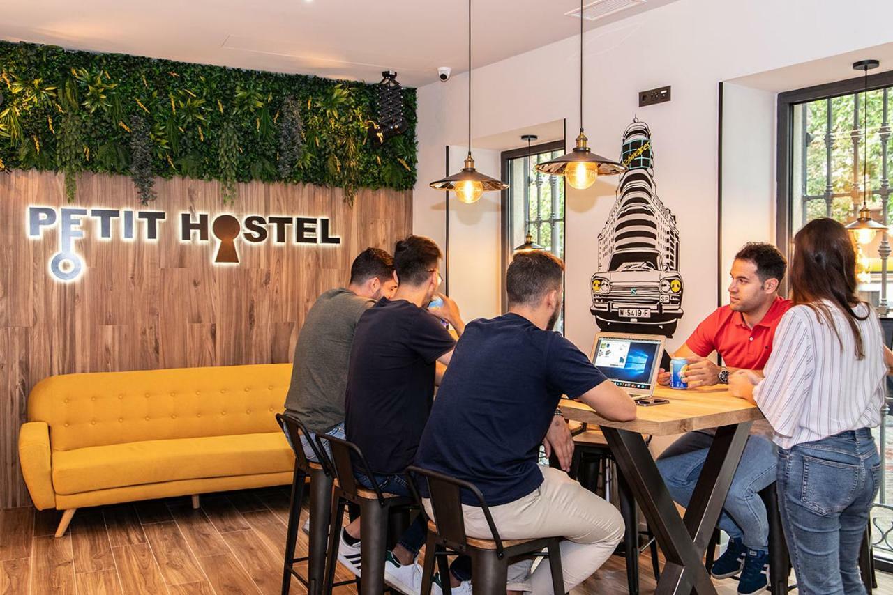 Petit Hostel La Latina (Adults Only) Мадрид Экстерьер фото